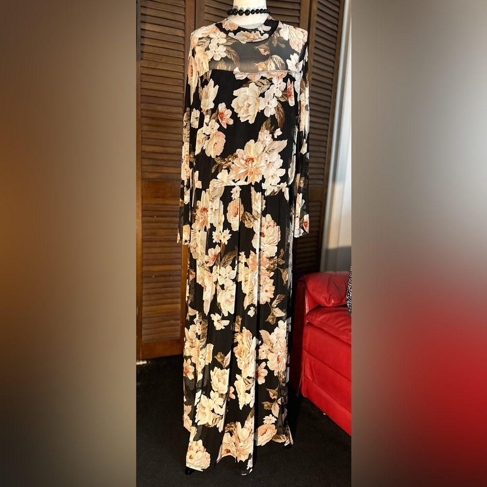 Enfocus size 20W maxi dress. Tan bold florals on a black setting. Ready to wear